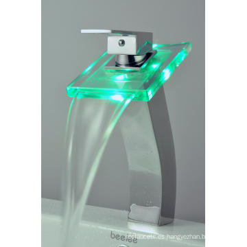 Grifo de lavabo de baño de cuerpo alto LED